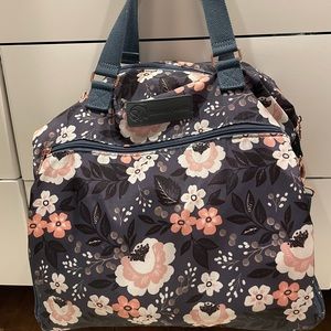 Sarah wells le floral pump bag